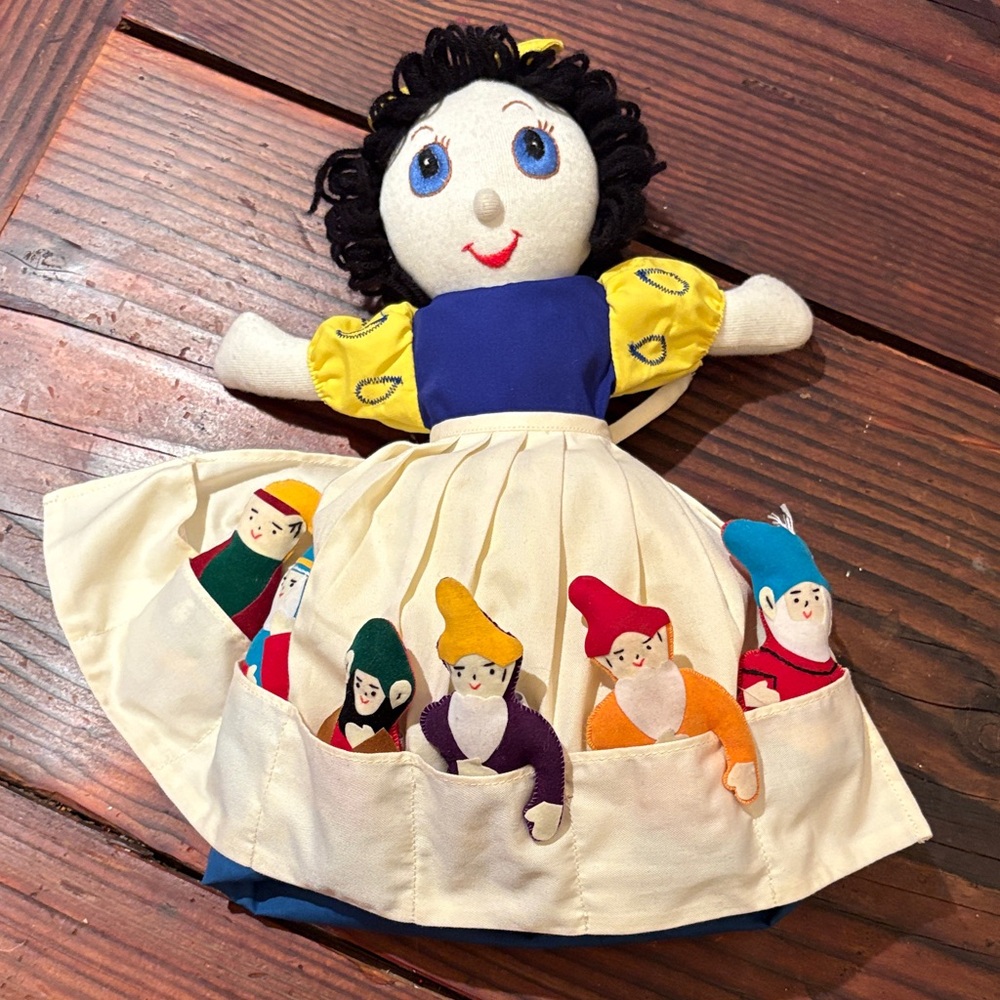 Three-in-One Snow White, Prince, Evil Queen Doll with Dwarfs (6)